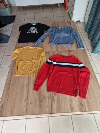 Lot - 4 pulls - 8 ans