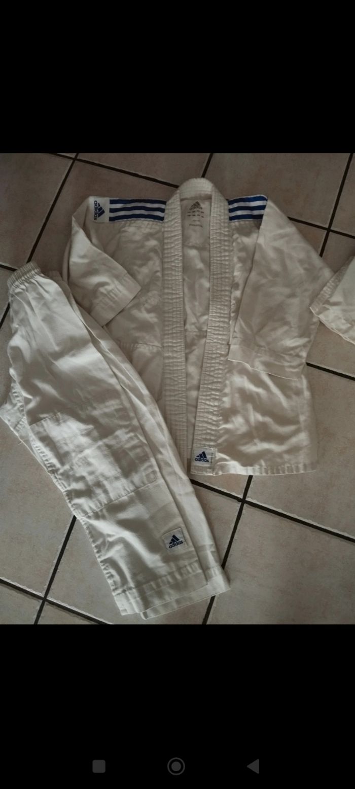 Lot de 2 kimonos  130/140 cms