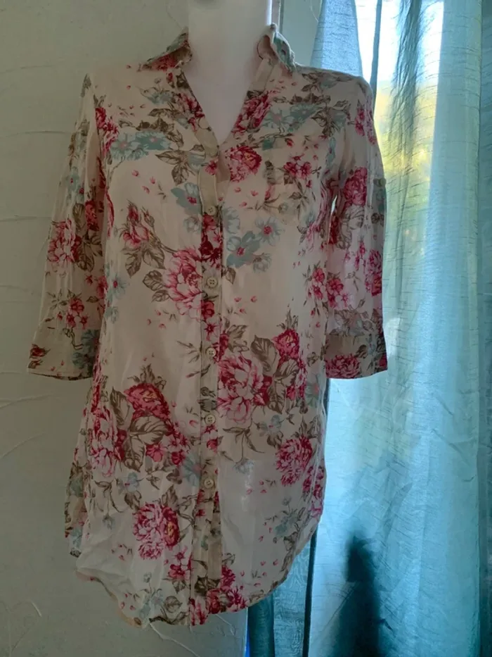 Chemise longue Bershka taille S taille 36 fleurie manches3/4 - photo numéro 2