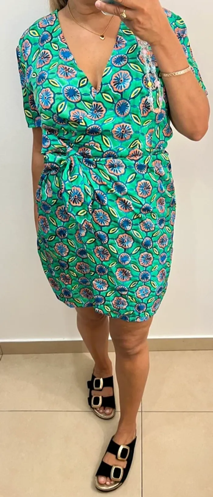 Robe satinée Claudie Pierlot imprimée colorée - photo numéro 2
