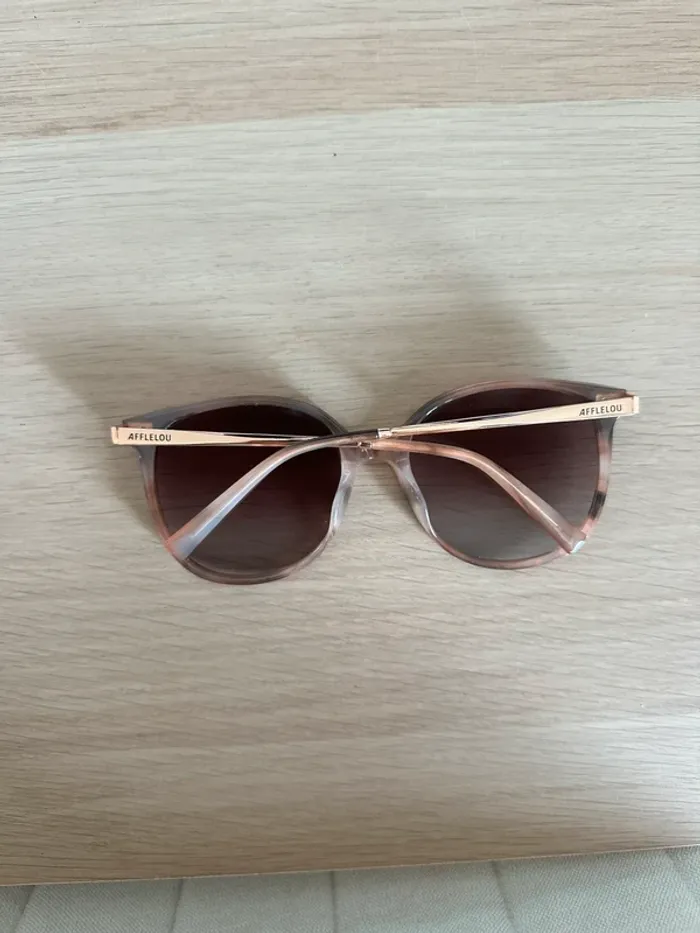 Lunettes de soleil - photo numéro 2