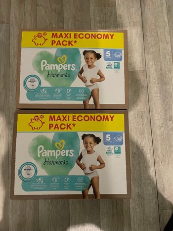 Mega pack 140 couches pampers harmonie taille 5 neuf