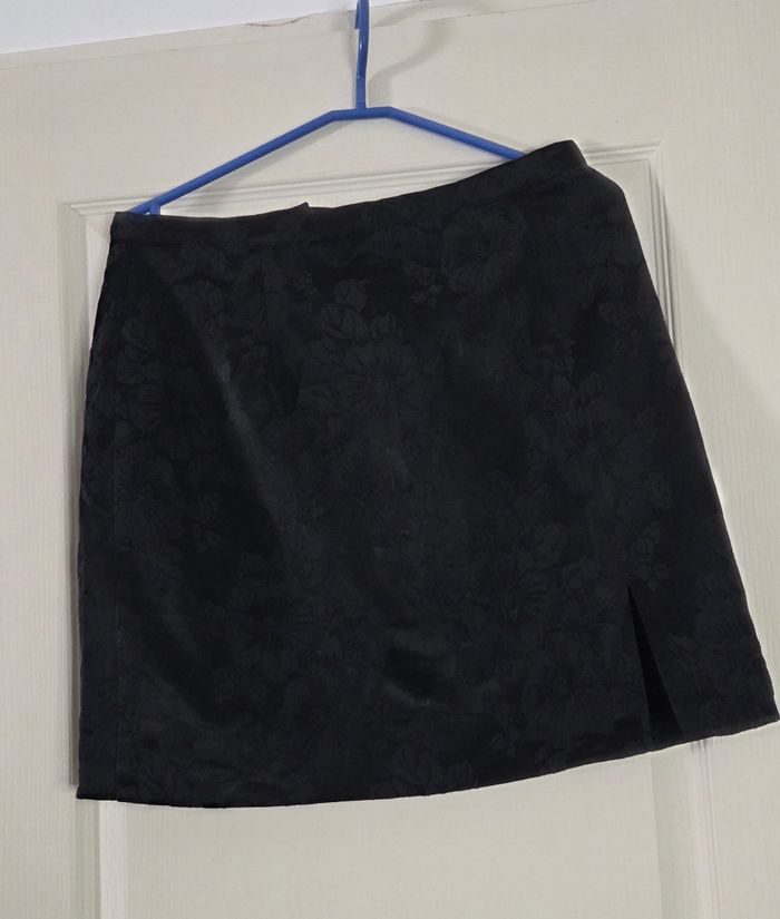 Jupe noire jacquard fleurie Jacqueline Riu – chic et élégante – excellent état