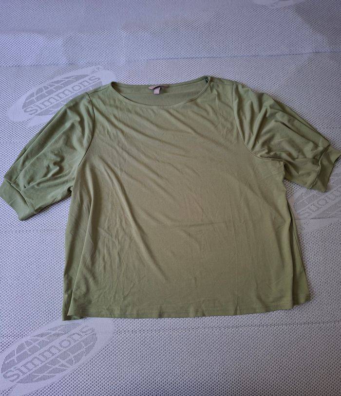 Tee shirt fluide kaki H&M Taille 2XL - photo numéro 2