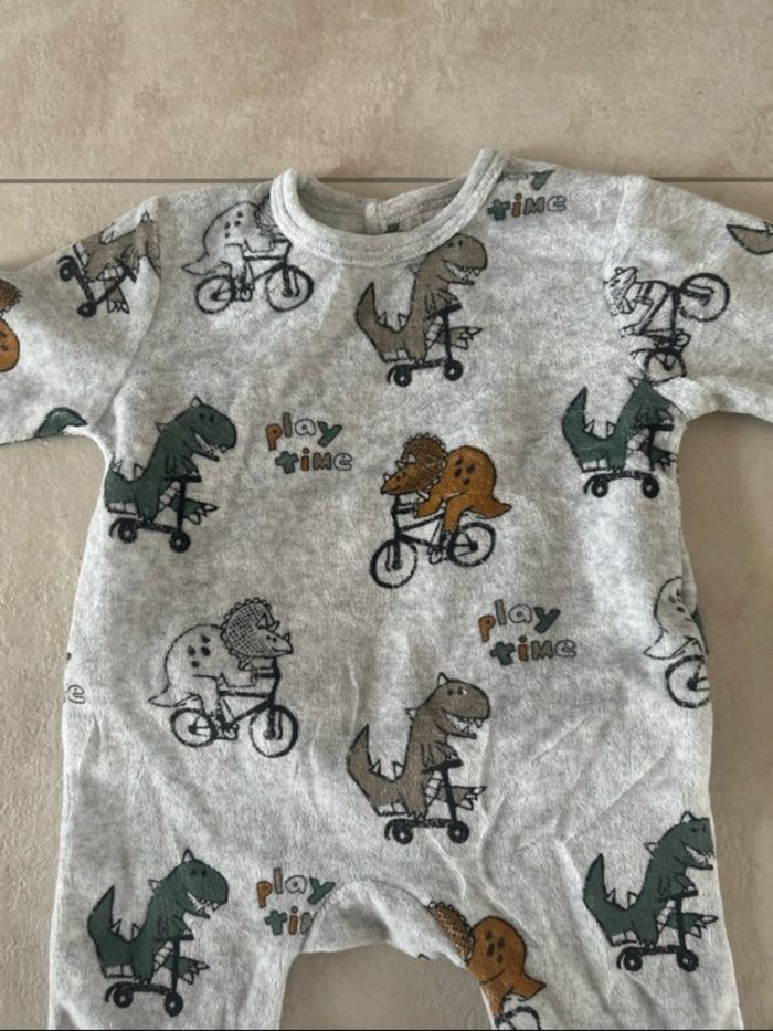 Pyjama dinosaure - photo numéro 3