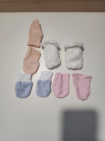 Lot gants bébé
