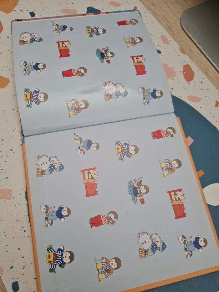 Livre T'choupi n°14 : T'choupi rentre à l'école - photo numéro 7