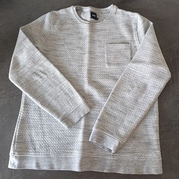 Pull gris
Taille : M