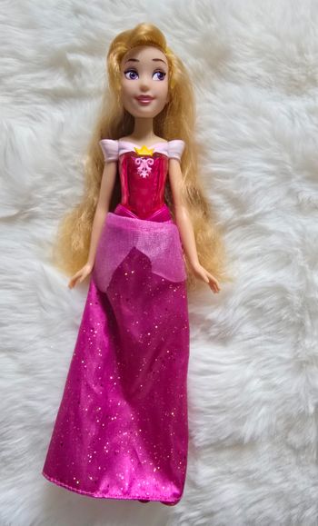 Poupée  disney aurore de la belle au bous dormant neuve