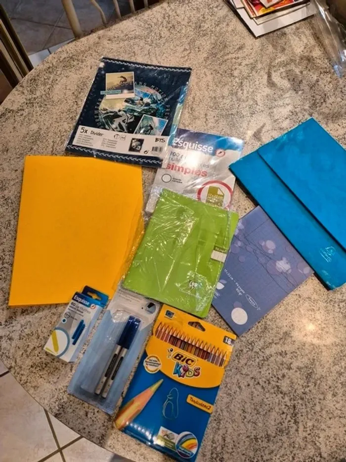 Lot de fournitures scolaires école primaire ou collège