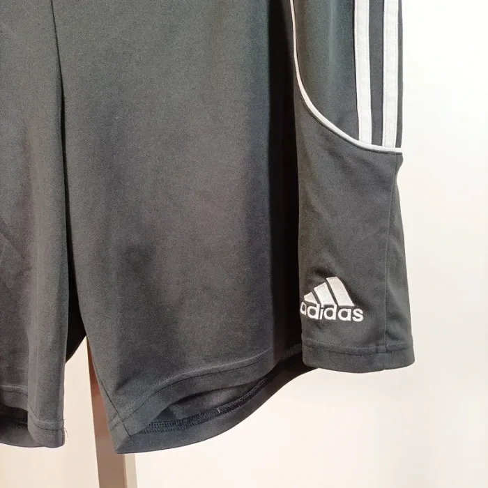 Short sport Adidas noir Taille L 3 bandes blanches 100% polyester A853 - photo numéro 4