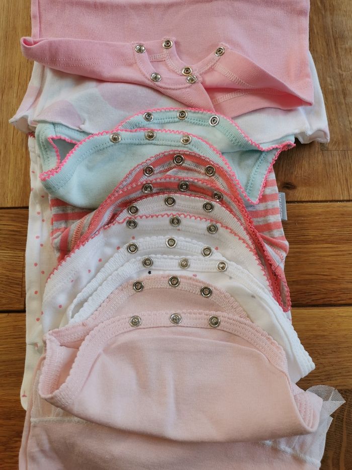 Lot 7 bodies bretelles 12 mois - photo numéro 3