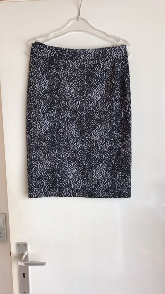Jupe longueur genou noire et blanche