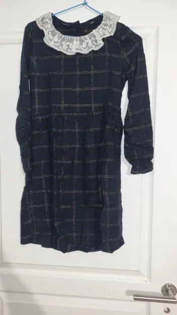 Robe avec collerette