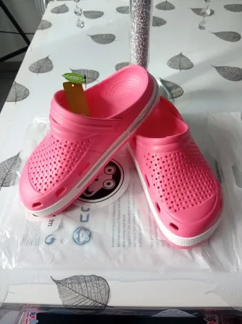 Sabot rose de la marque coqui taille 40