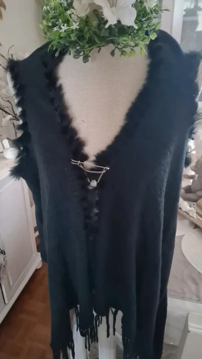 Gilet évasé sans manches noir Taille 42/44 Neuf - photo numéro 3