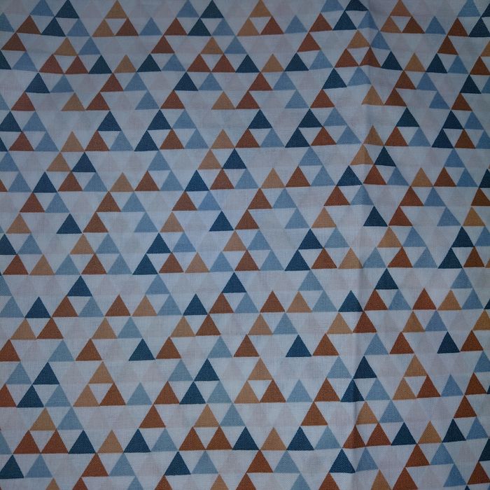 Buttinette- grand coupon de coton motifs triangles
