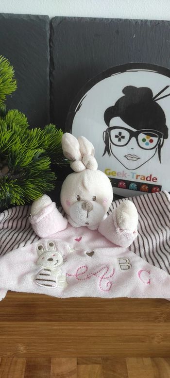 doudou lapin nicotoy Simba rose marron abc a b c rayures rayé noeud coeur Blanc