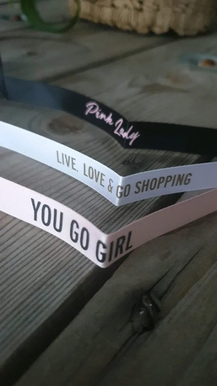 Lot de 3 bracelets ruban neuf