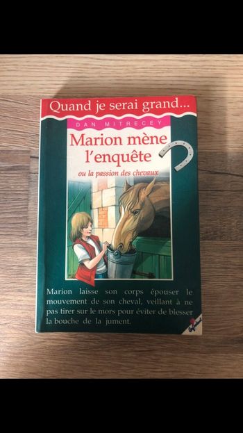 Livre Marion mène l’enquête : la passion des chevaux