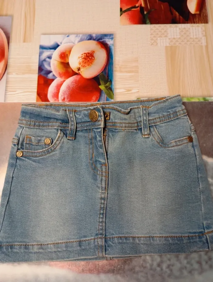 Jupe en jean neuve taille 3 ans