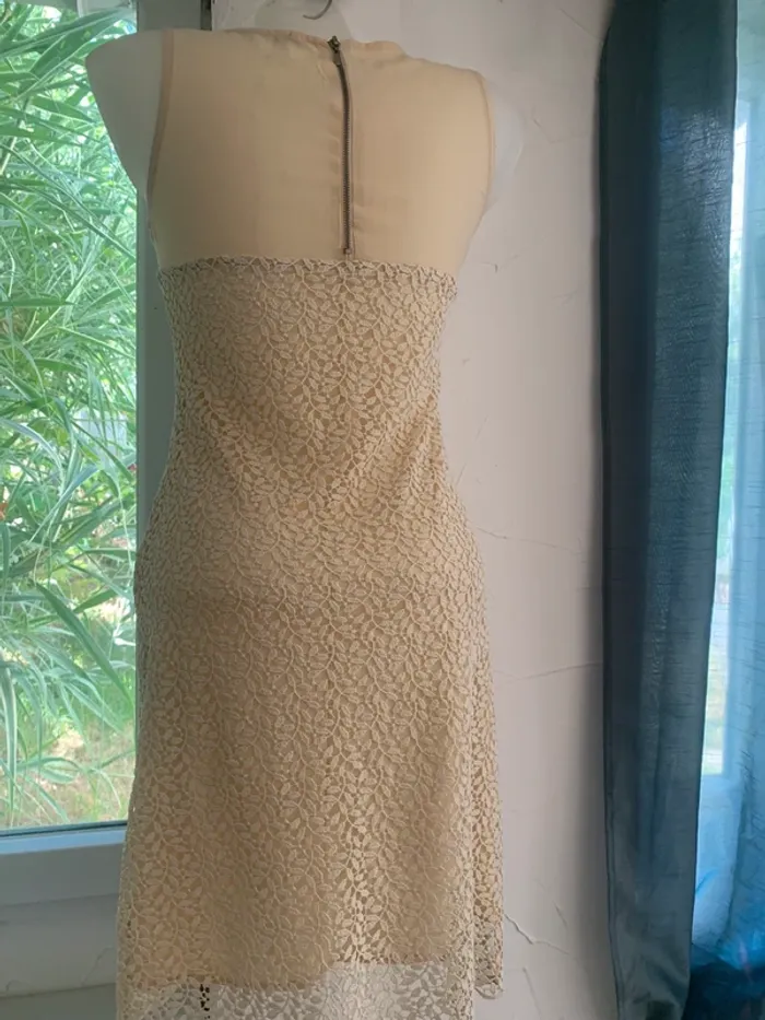 Robe  Zara crème  taille 36 tres bon état - photo numéro 8