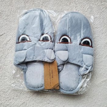 1 paire de pantoufles en 38/39