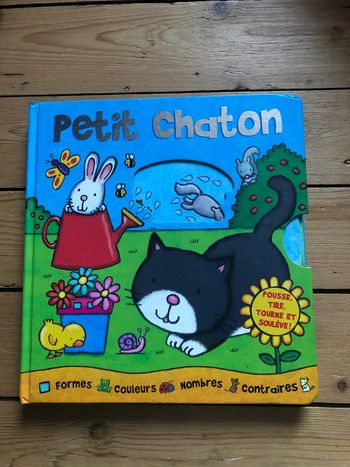 Livre pousse tiré chaton