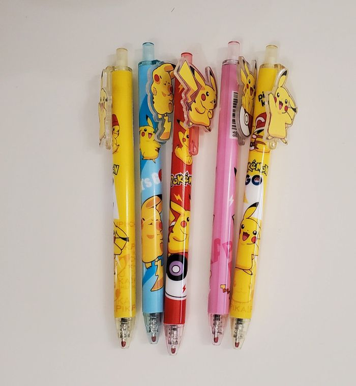 Pokémon Pikachu Lot de 5 Stylos poussoirs jamais utilisés Neufs