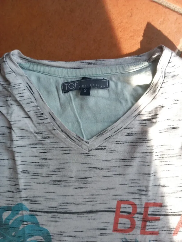 Joli T-shirt col V - photo numéro 2