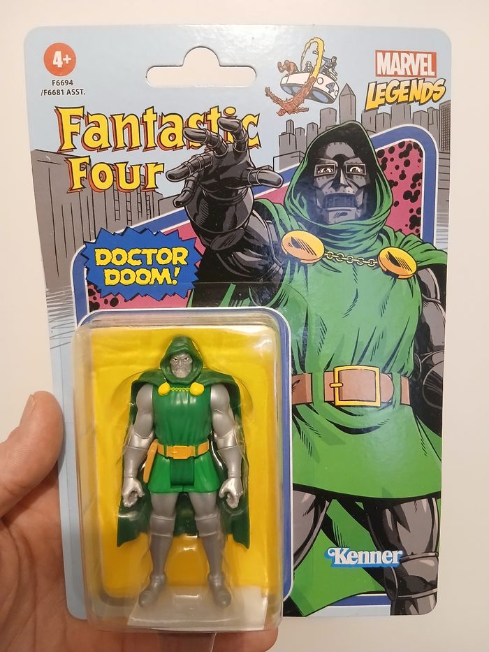Figurine marvel doctor doom