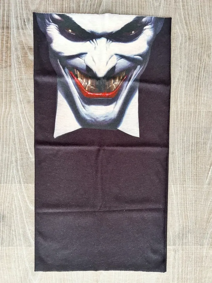 Cache-Cou « Joker » Neuf