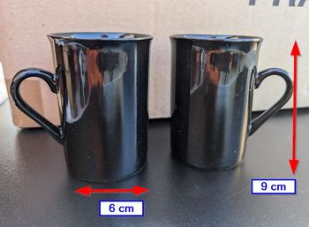 2 tasses à café noires