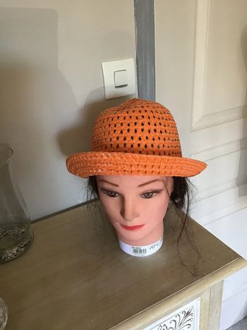 Beau chapeau  femme borsalino ajourée couleur corail orangé taille