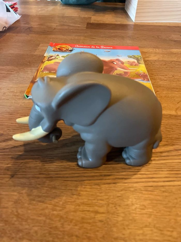 Livre Altaya Le monde des animaux Sauvages Animaux de la savane L’elephant et sa figurine - photo numéro 5