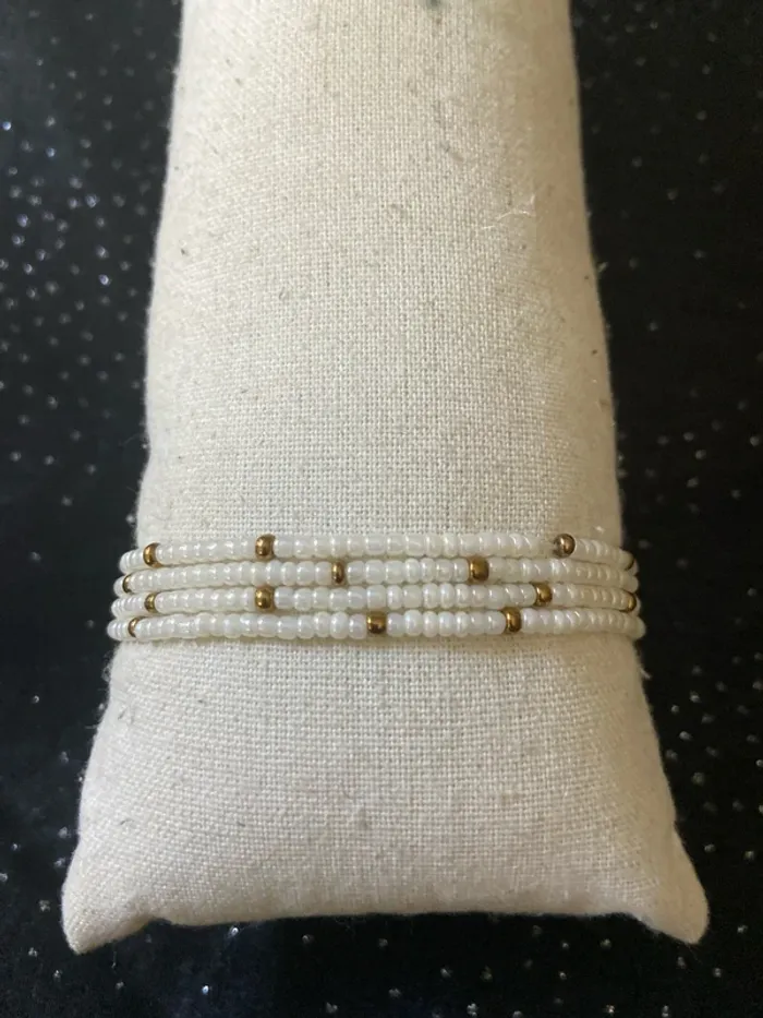Bracelets blancs dorés