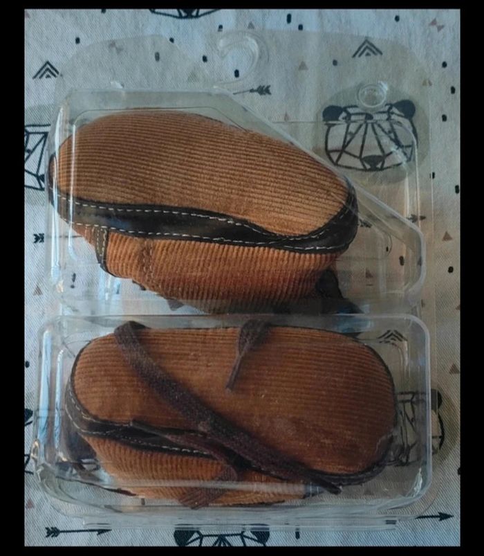 Basket en velours taille 3/6 mois - photo numéro 3