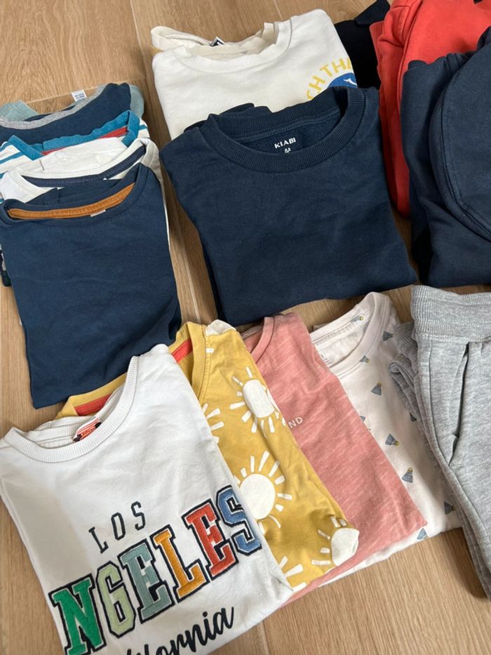 Lot vêtements 6ans - photo numéro 2