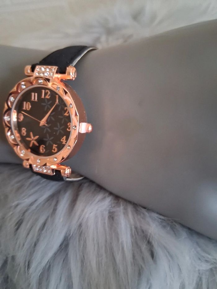Jolie montre femme - photo numéro 2