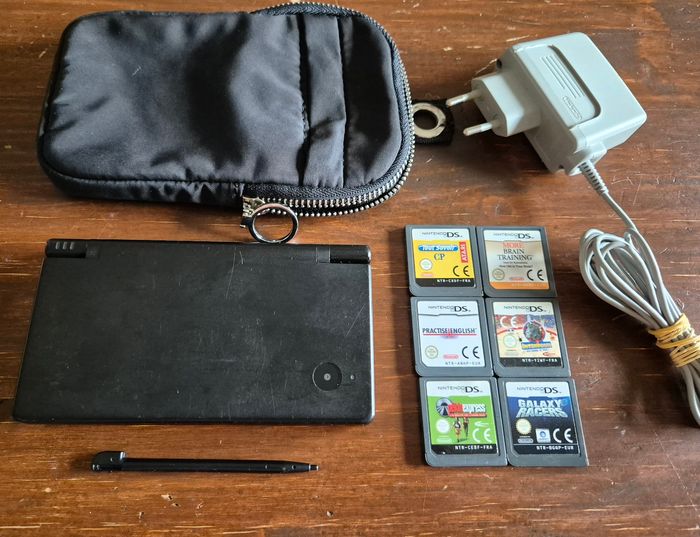 Console Nintendo dsi noire et jeux en loose