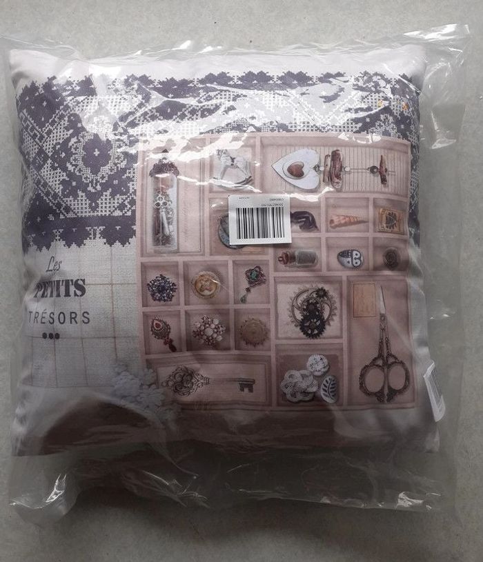 Coussin décoratif "Thingy ciseau écru" imprimé "Les petits trésors"