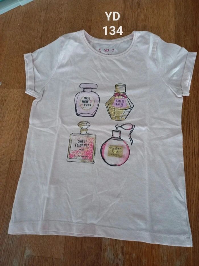 T-shirt motif parfum taille 134