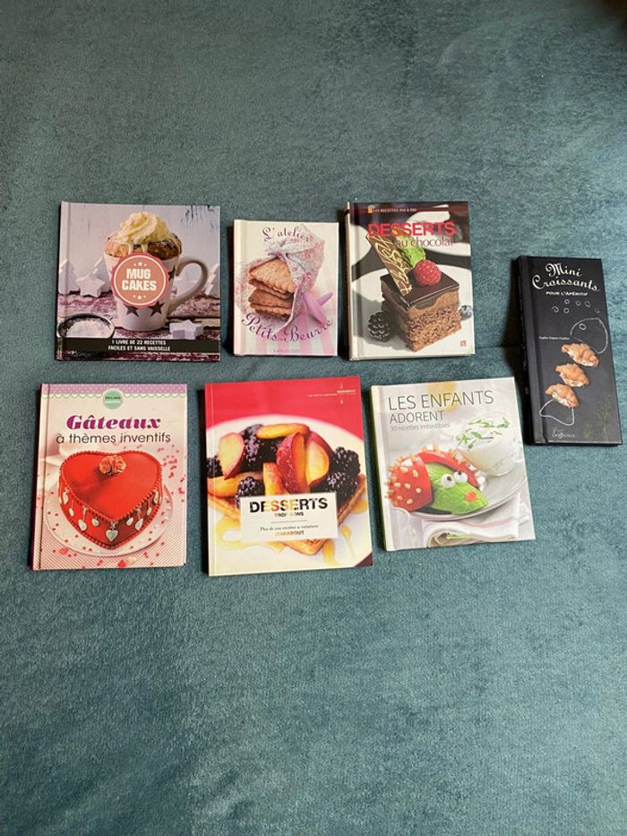 Lot de 7 livres de recettes de cuisine desserts, mini croissant , mug cakes