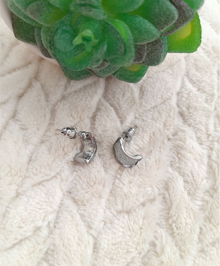 Boucles d'oreilles fantaisies scintillantes - photo numéro 4
