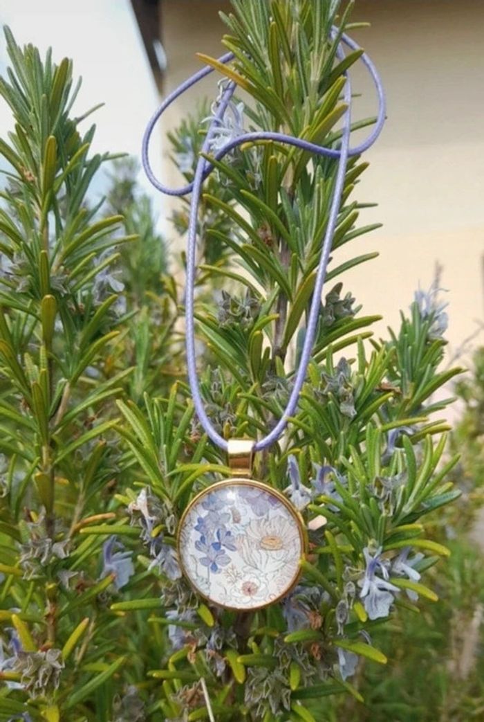 Collier cabochon vintage fleurs mauve - photo numéro 3