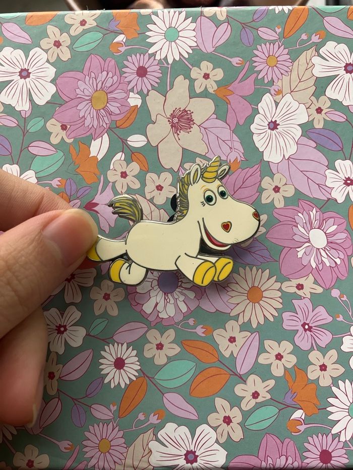 Pins Disney Bouton d’or