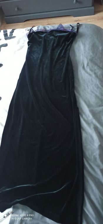 Longue robe noire en velours t. 40