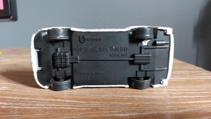 Porsche 924 turbo échelle 1:43 Burago - photo numéro 7
