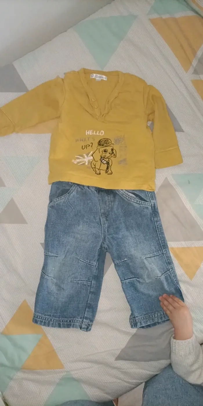 Ensemble 9 mois jean et teeshirt manches longues