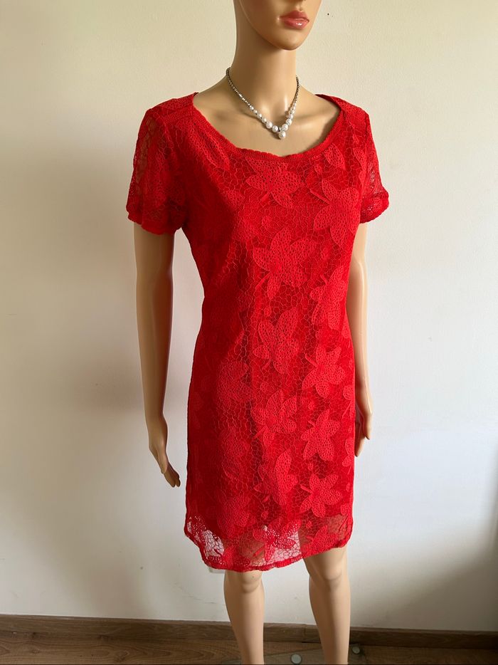 Robe rouge en dentelle One Step taille 38 TBE - photo numéro 2